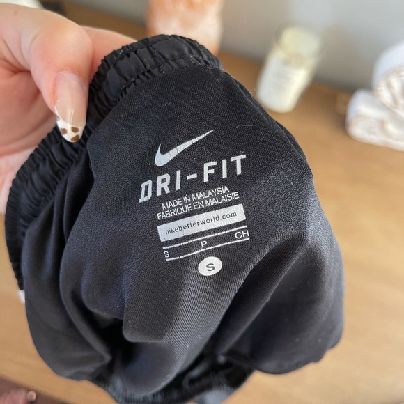 Nike Dri-fit loose shorts - Picture 3 of 3